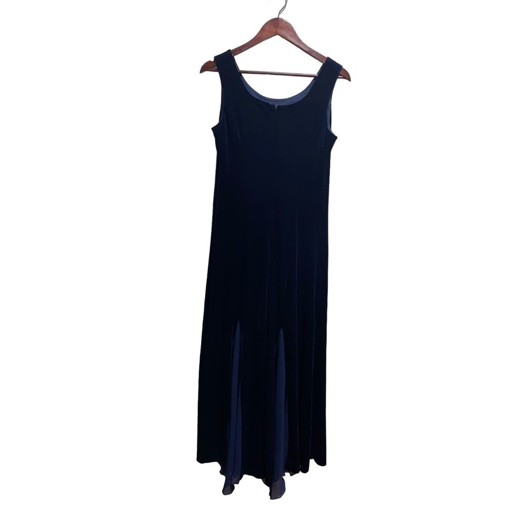 Long sleeveless blue velvet dress by Social Circles SZ 8 90%polyester 10%spandex